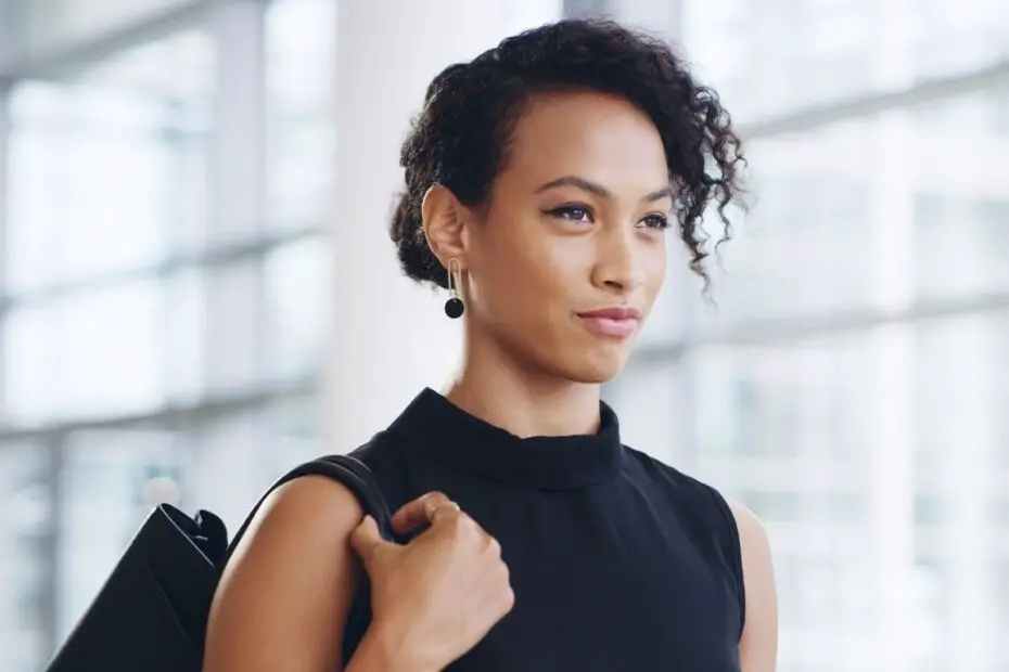12 Things Confident Women Never Do in Relationships