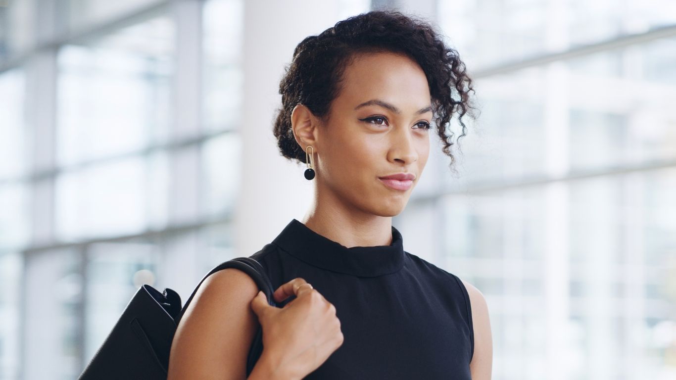12 Things Confident Women Never Do in Relationships